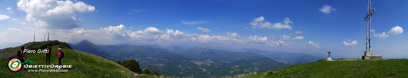 44 Panoramica da Monte Linzone (1392 m).jpg